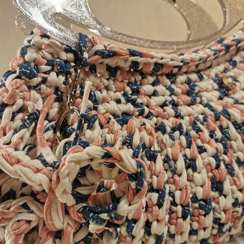Detail-Sac-a-main-Hortensia-bleu-rose-technique-crochet