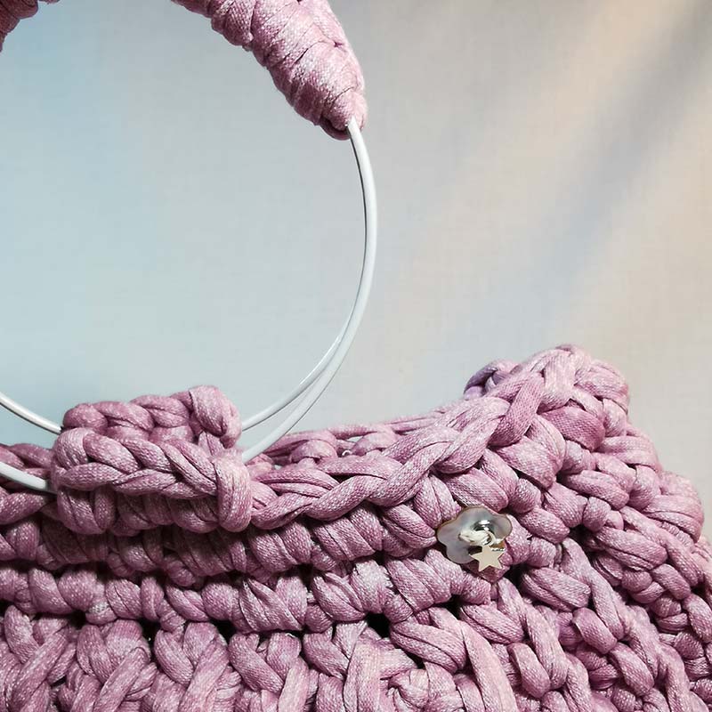 Detail-sac-a-main-Muguet-Rose-crochet