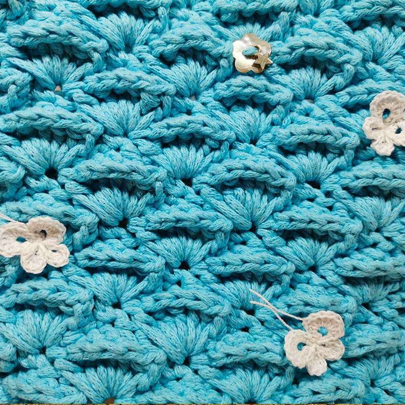 Detail-sac-a-main-Oeillet-bleu-crochet