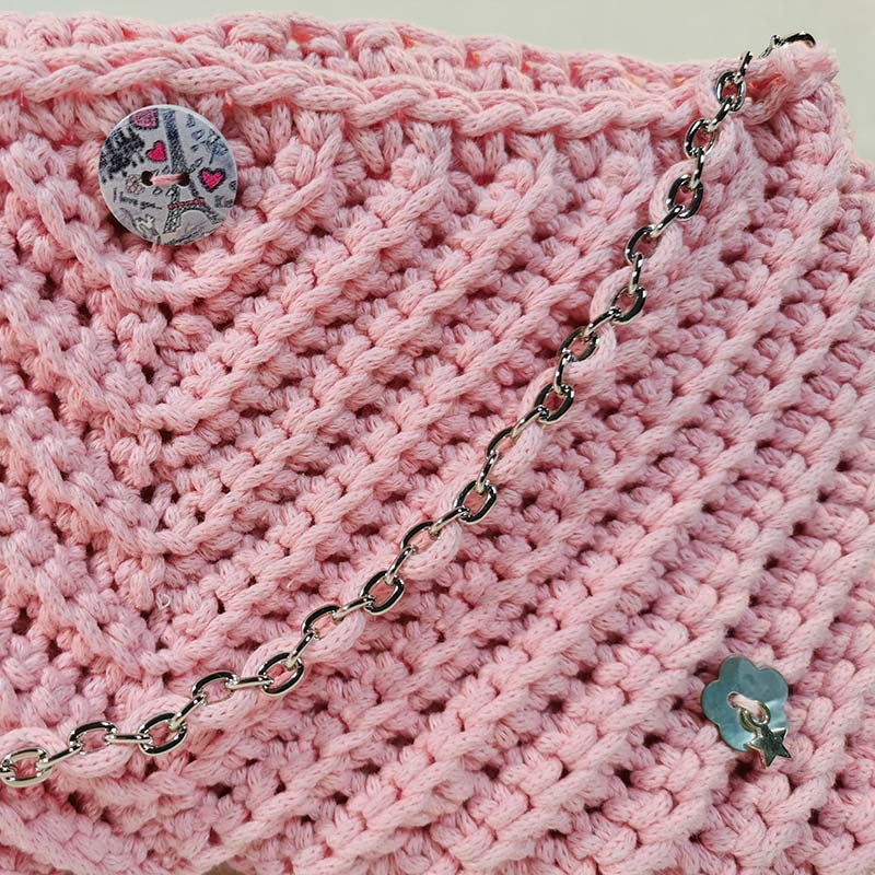 detail-pochette-a-main-campanule-rose-bonbon-technique-crochet1