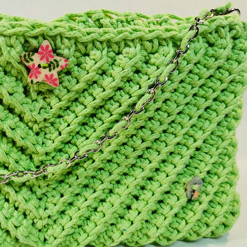 detail-pochette-a-main-campanule-vert-technique-crochet1