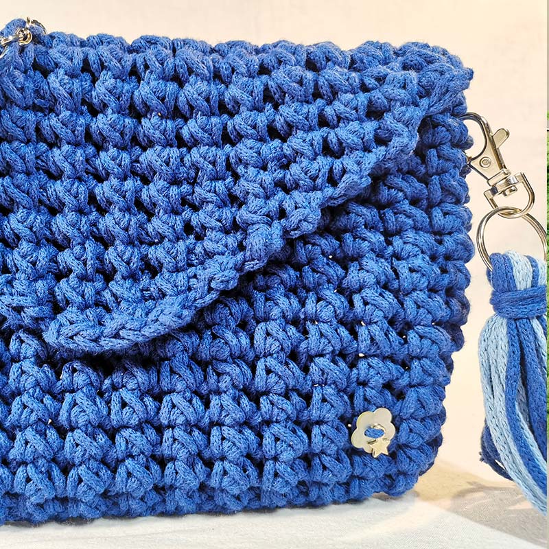 detail-pochette-a-main-mimosa-bleu-technique-crochet1