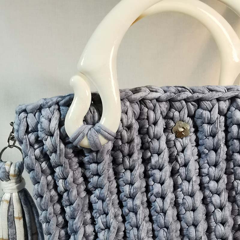 detail-sac-a-main-Lys-Gris-crochet