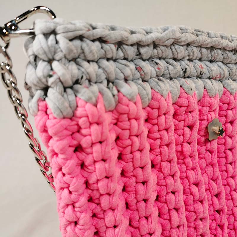detail-sac-a-main-prevenche-rose-crochet