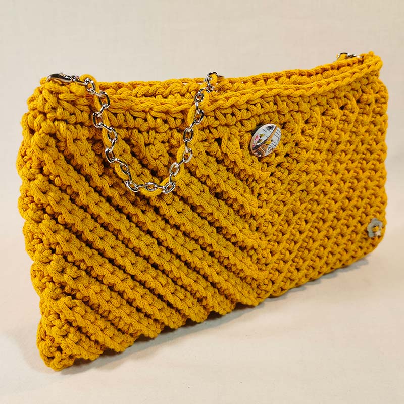 pochette-a-main-campanule-jaune-technique-crochet