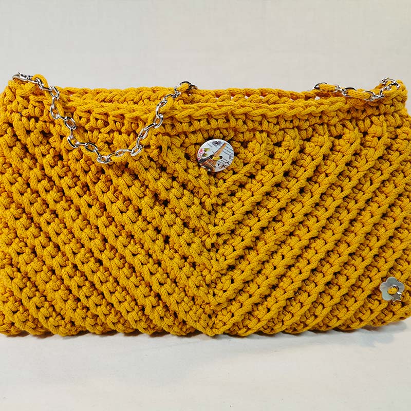 pochette-a-main-campanule-jaune-technique-crochet1