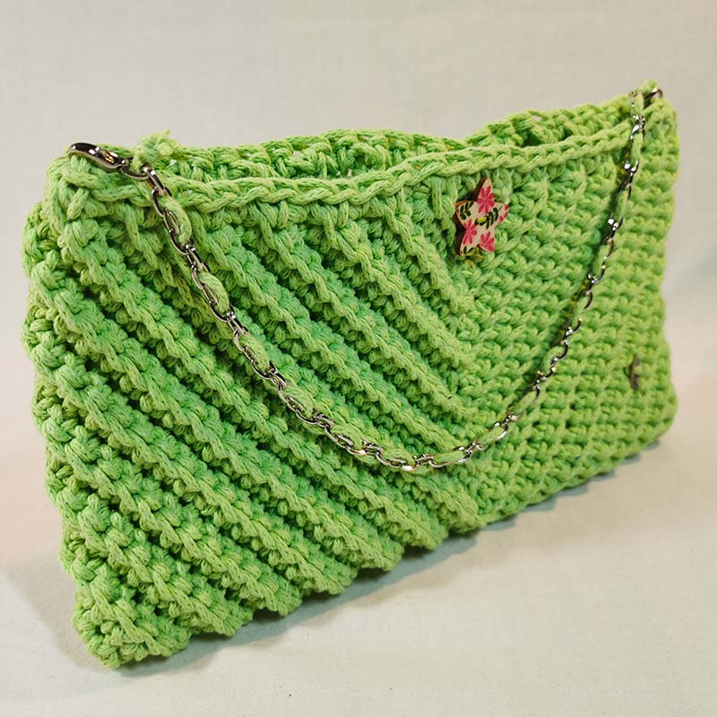 pochette-a-main-campanule-vert-technique-crochet
