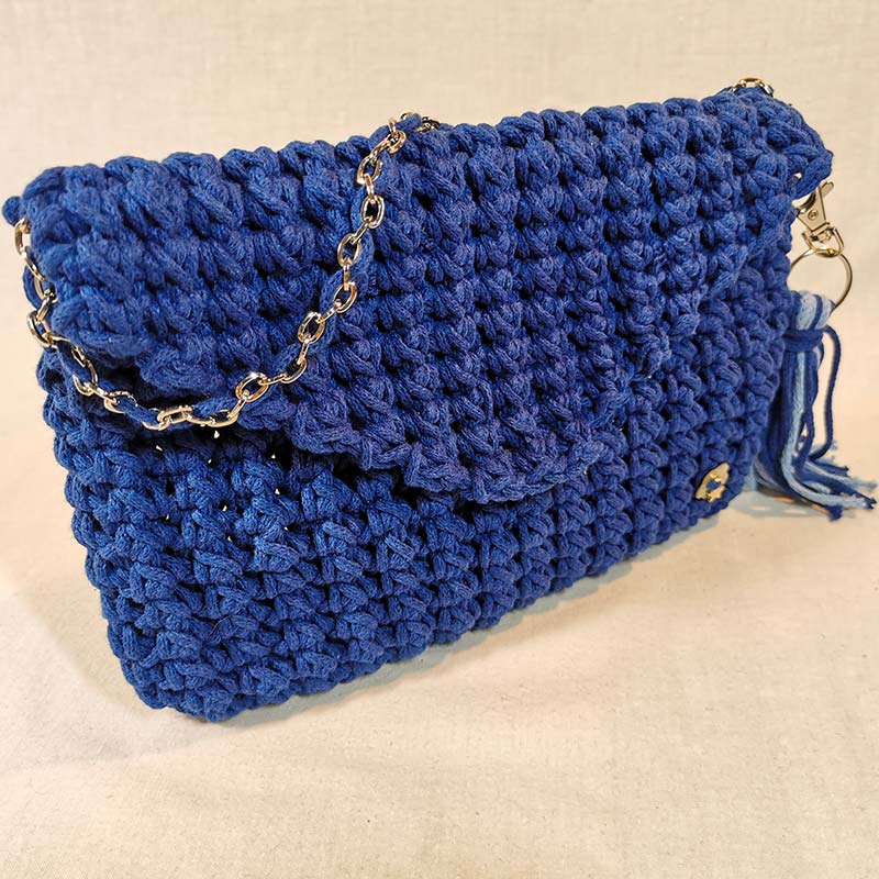 pochette-a-main-mimosa-bleu-technique-crochet