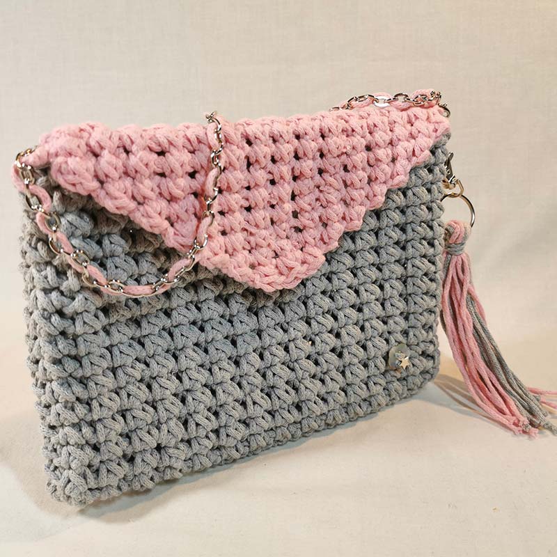 pochette-a-main-mimosa-gris-rose-technique-crochet