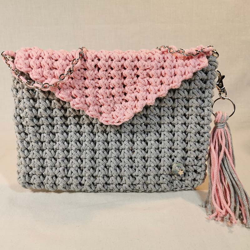 pochette-a-main-mimosa-gris-rose-technique-crochet1