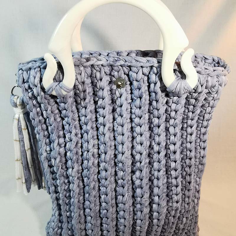 sac-a-main-Lys-Gris-crochet